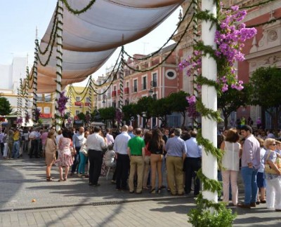 Atendees of the Corpus Christi celebration gather to watch the procession into the Cathedral