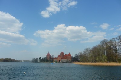 Trakai castle looks beautiful on a sunny day | Rute Martins