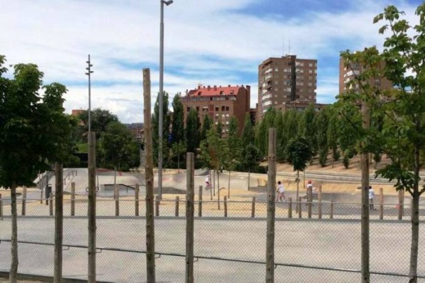 Skateboarding, Rio Park, Madrid