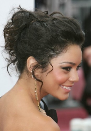 Vanessa Hudgens is a good example of curly hair | vi