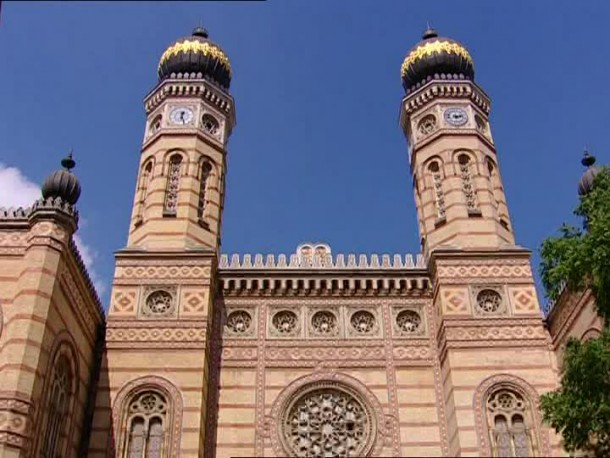 984992618-synagogue-judaism-budapest-window-architecture